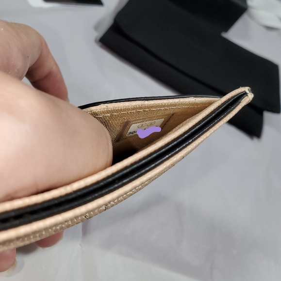 authentic Chanel filigree caviar card holder - Picture 12 of 16